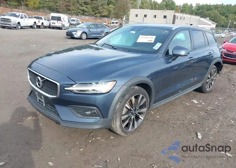 2022 Volvo V60 Cross Country T5 from USA, damaged, VIN YV4102WK4N2092733